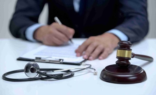 A burocracia que afastava médicos das perícias judiciais começa a ser terceirizada