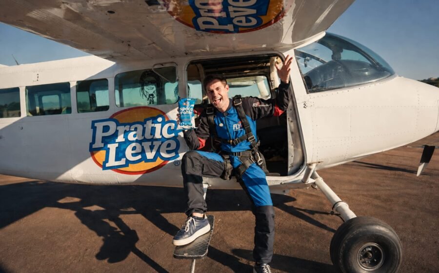 Rezende leva publicidade a outro nível em ação da Pratic Leve nos céus