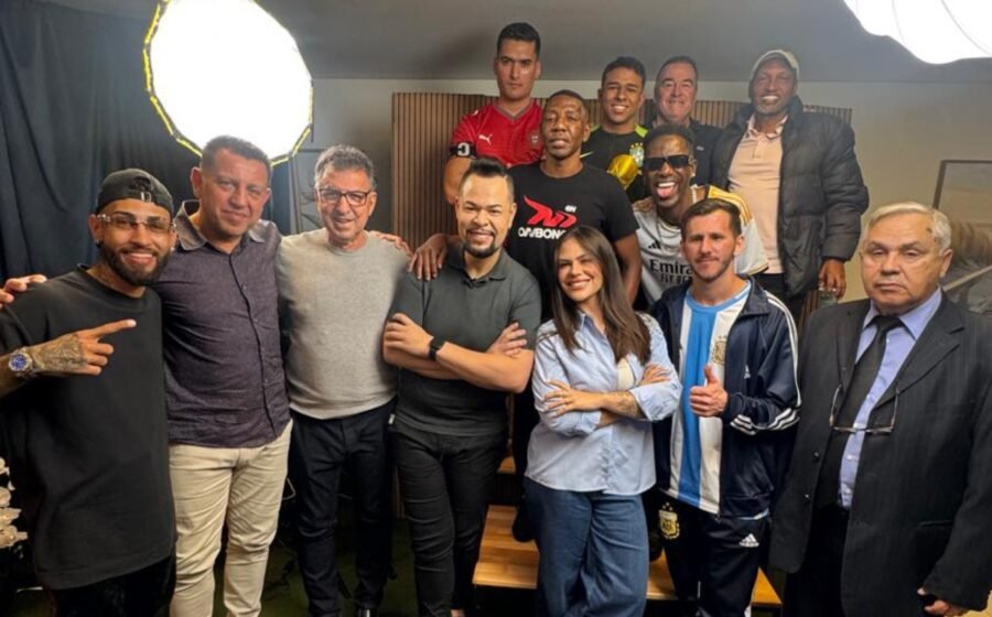 Café Com Benefícios Debate Os Bastidores Da Copa Do Mundo De 2026 Em Episódio Especial Com Grandes Nomes Do Futebol E Sósias De Craques Nacionais E Internacionais