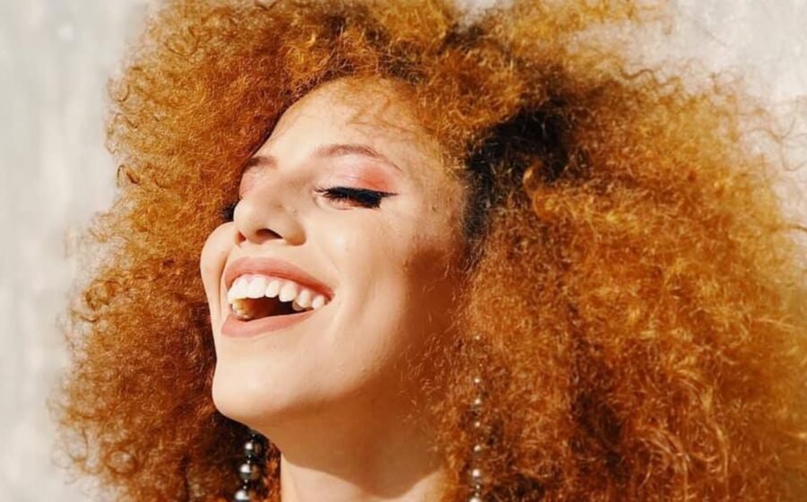 Thayssa Silveira: Comunicação, cultura e versatilidade marcam a trajetória da curvelana que une jornalismo, música e publicidade