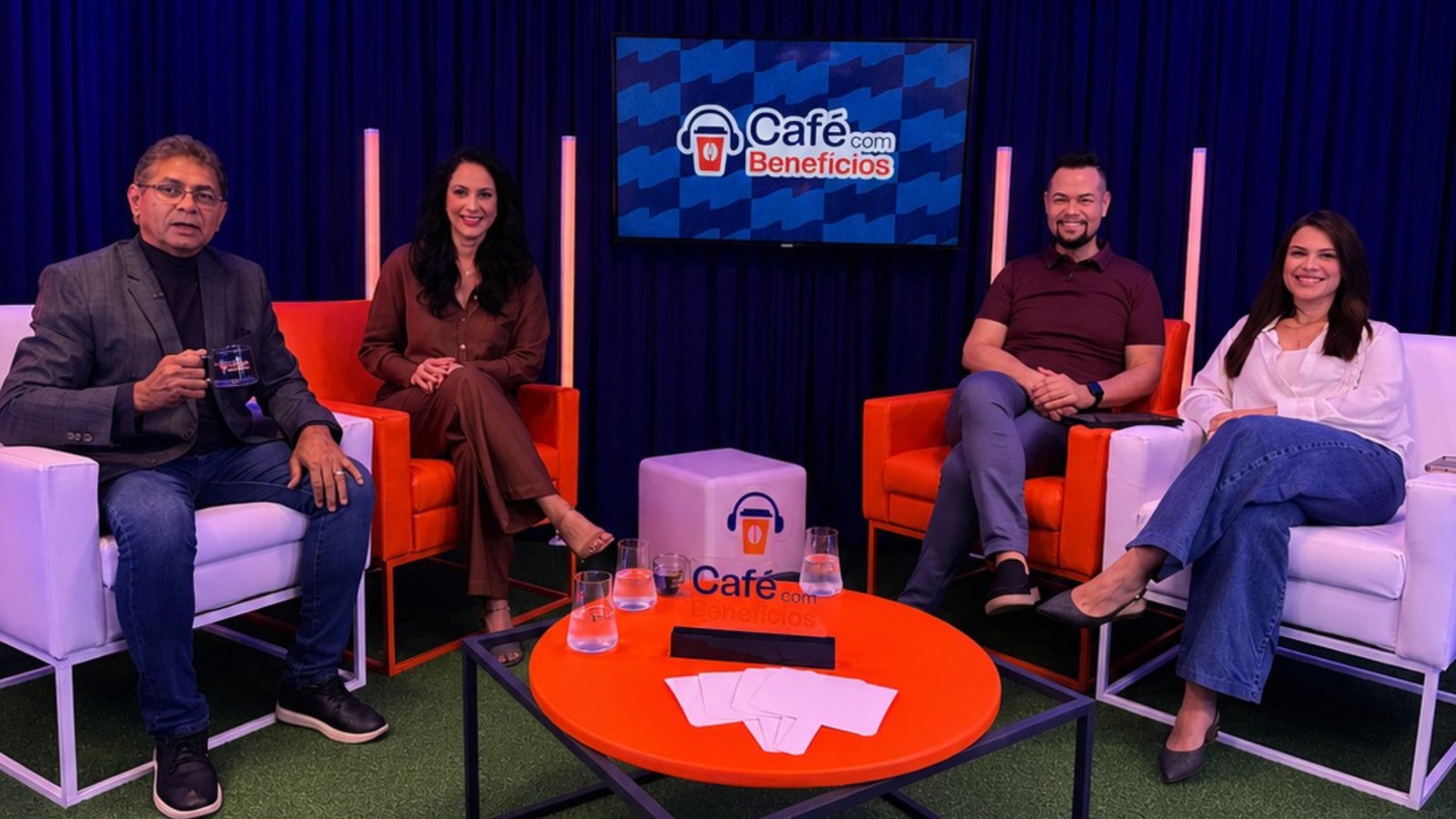 Café com Benefícios reúne Oscar Roberto Godoi e Ana Paula Oliveira em episódio especial sobre futebol, arbitragem e bastidores do esporte