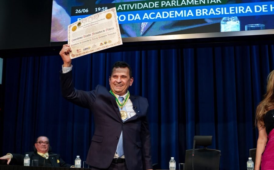 Urandir Fernandes de Oliveira, Fundador da BDM Digital, ganha título de Comendador
