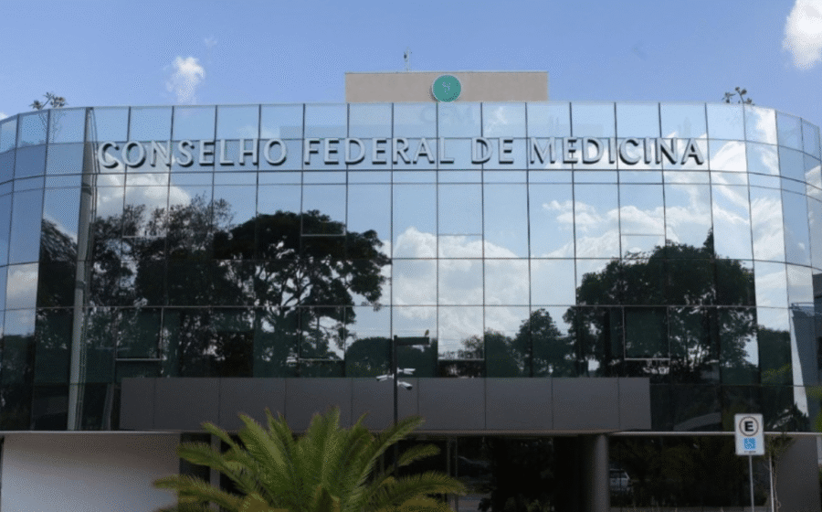 Impactos urgentes da regulação da IA em clínicas médicas