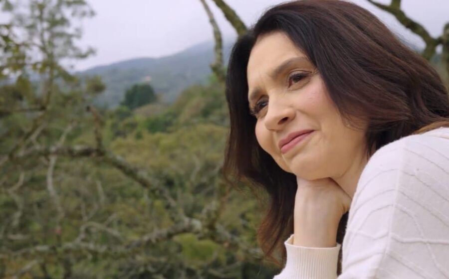 A gerente que enfrentou o câncer de mama e virou a voz do Outubro Rosa da Mahogany