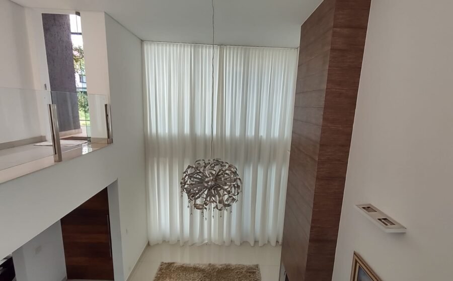 Persianas automatizadas ganham espaço em projetos de casas inteligentes em BH